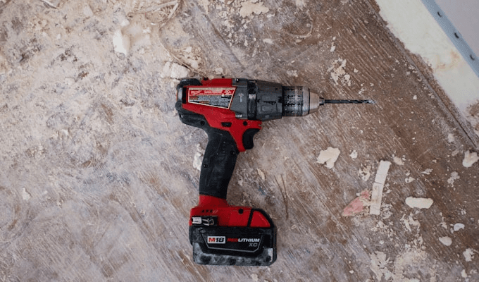 Bosch 18V EC Brushless Connected-Ready 1/2″ Drill/Driver vs Makita 18V LXT 1/2″ Driver-Drill: Which Cordless Drill Wins in 2026?